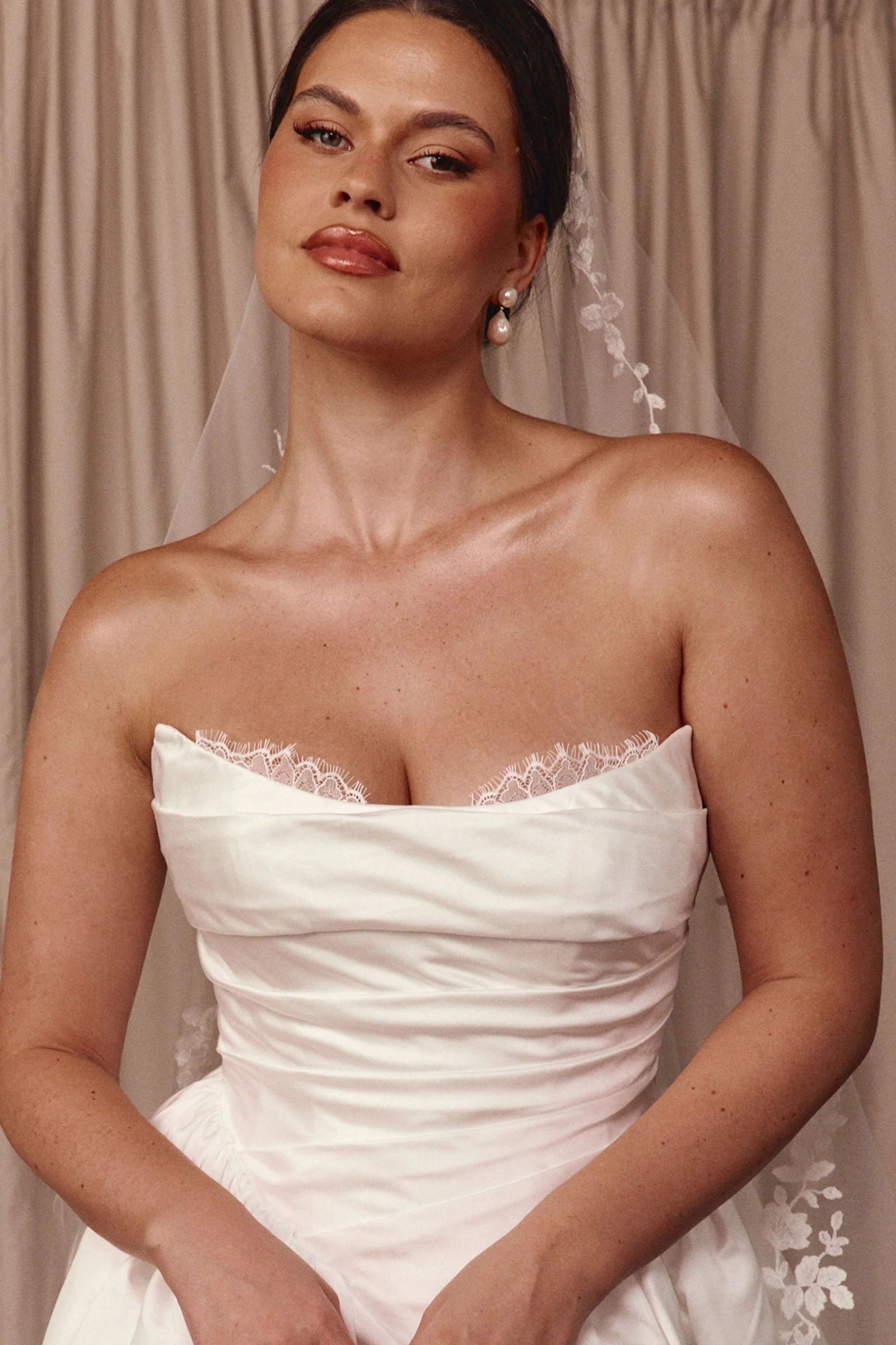 Luna Pearl Earrings - Image 9